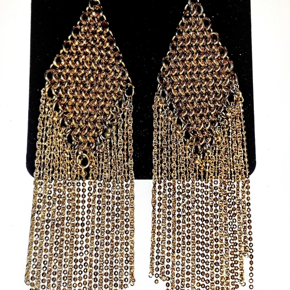 GOLD TONE METAL FRINGE EARRINGS - Picture 4 of 4